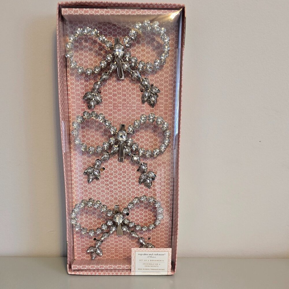 NWT Cupcakes and Cashmere 6 Silver Bow Ornament Clips